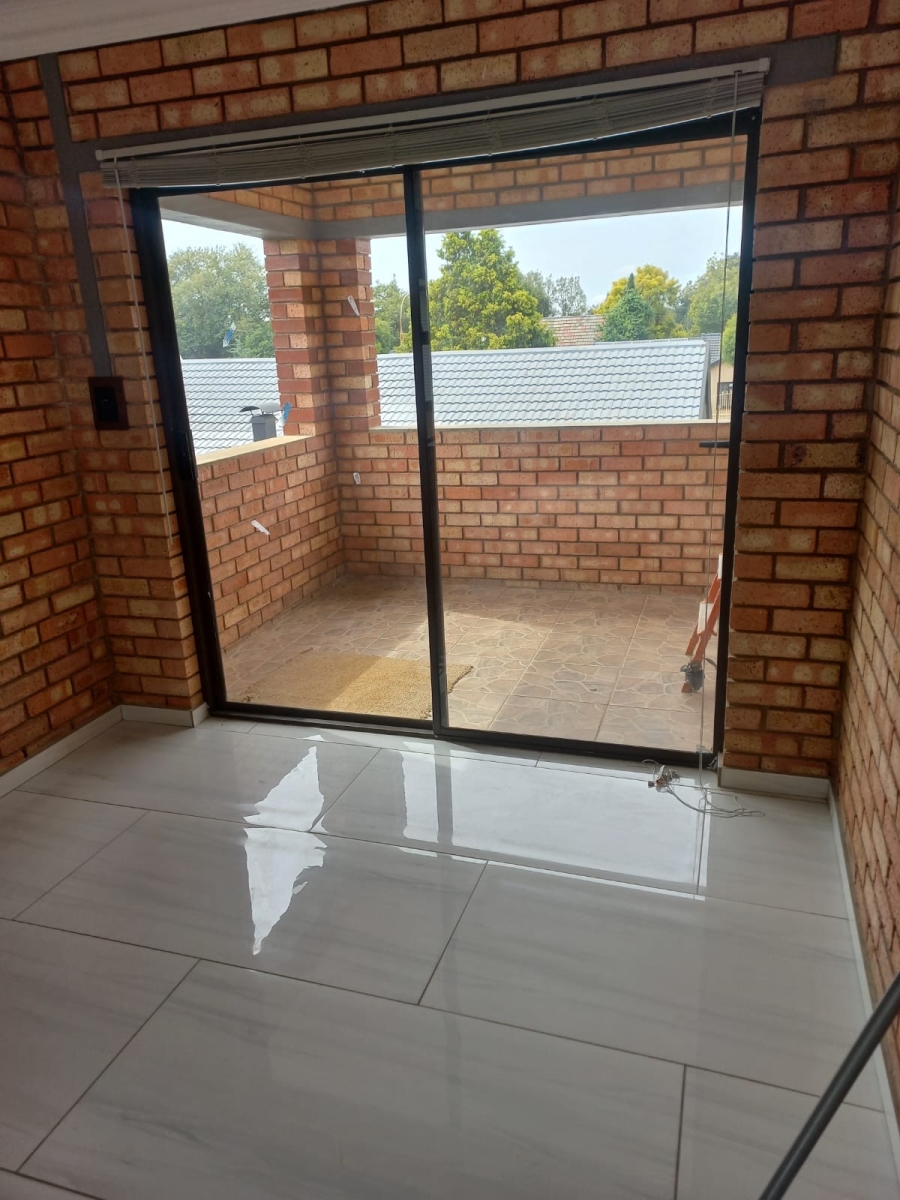 To Let 2 Bedroom Property for Rent in Allen Grove Gauteng
