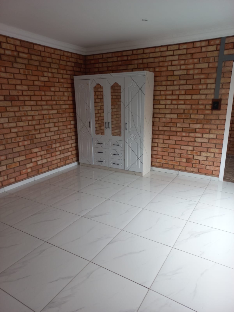 To Let 2 Bedroom Property for Rent in Allen Grove Gauteng