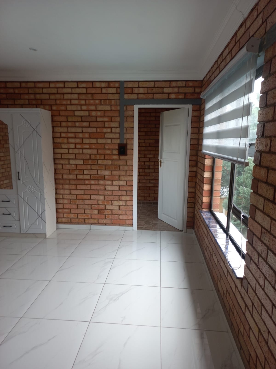 To Let 2 Bedroom Property for Rent in Allen Grove Gauteng