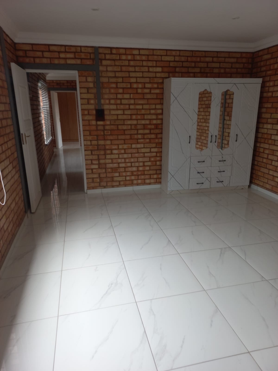 To Let 2 Bedroom Property for Rent in Allen Grove Gauteng