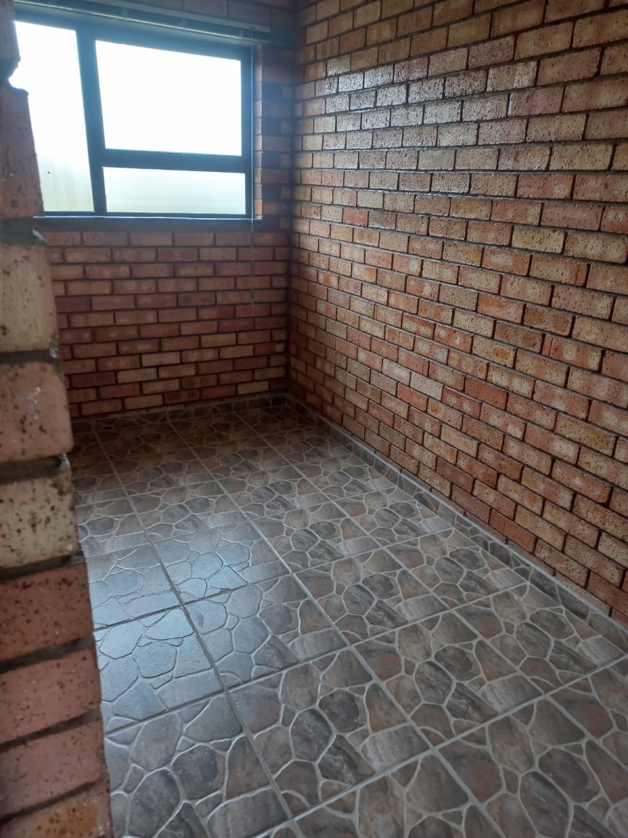 To Let 2 Bedroom Property for Rent in Allen Grove Gauteng