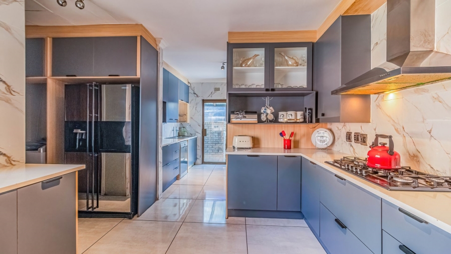 6 Bedroom Property for Sale in Robin Hills Gauteng