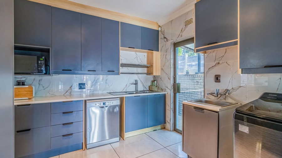 6 Bedroom Property for Sale in Robin Hills Gauteng