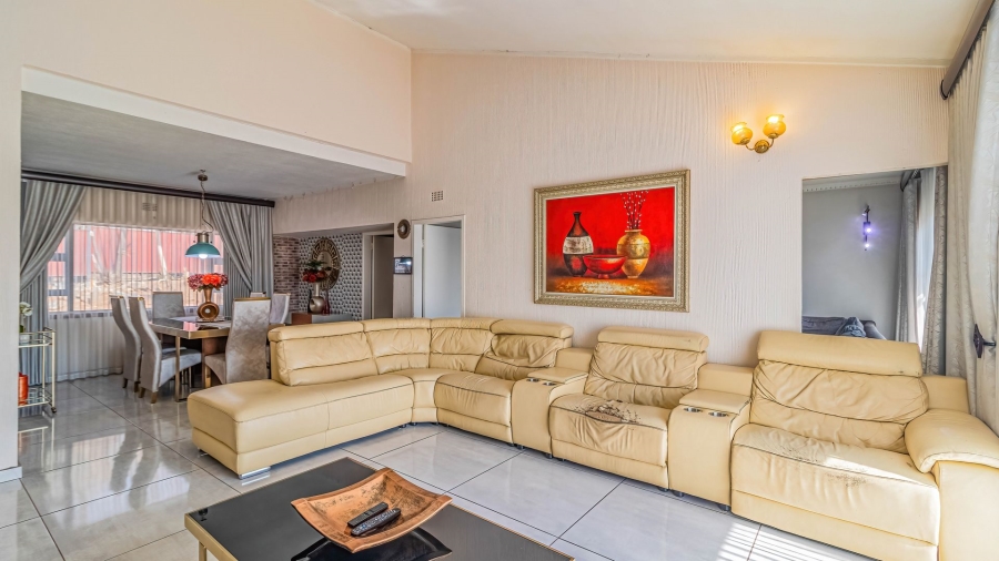 6 Bedroom Property for Sale in Robin Hills Gauteng