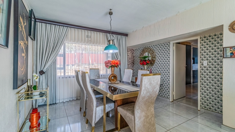 6 Bedroom Property for Sale in Robin Hills Gauteng