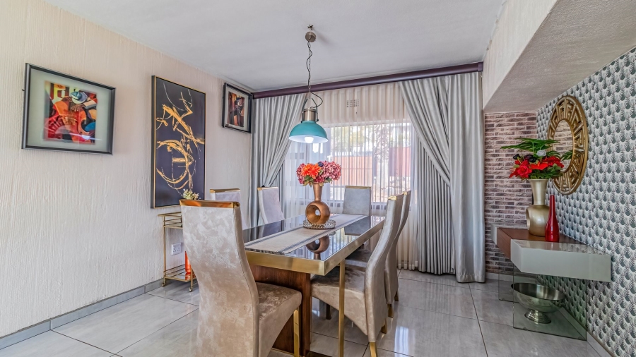 6 Bedroom Property for Sale in Robin Hills Gauteng