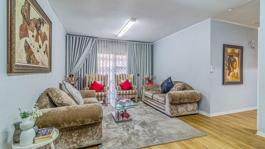 6 Bedroom Property for Sale in Robin Hills Gauteng