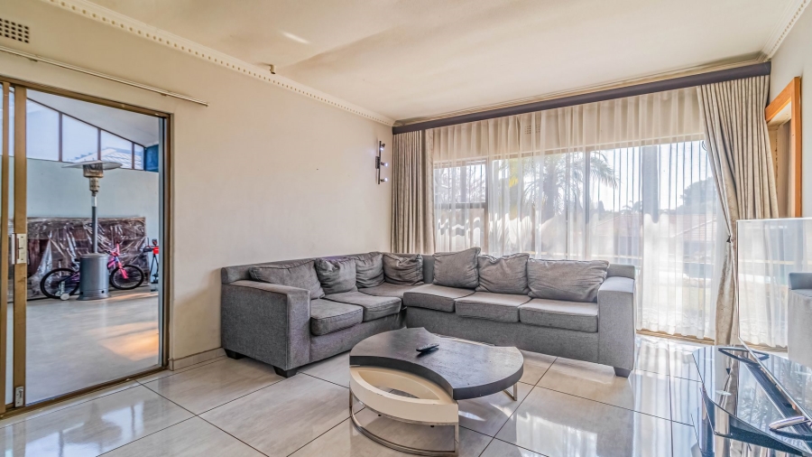 6 Bedroom Property for Sale in Robin Hills Gauteng