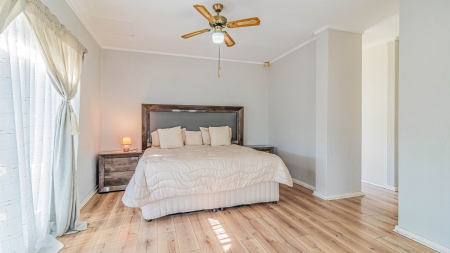 6 Bedroom Property for Sale in Robin Hills Gauteng