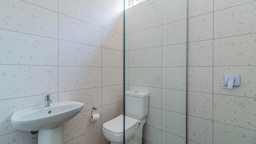 6 Bedroom Property for Sale in Robin Hills Gauteng