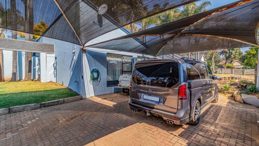 6 Bedroom Property for Sale in Robin Hills Gauteng
