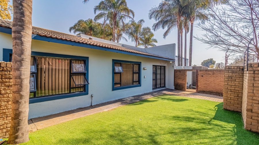 6 Bedroom Property for Sale in Robin Hills Gauteng