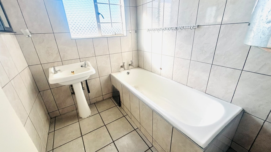 To Let 2 Bedroom Property for Rent in Witfield Gauteng
