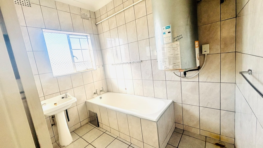 To Let 2 Bedroom Property for Rent in Witfield Gauteng