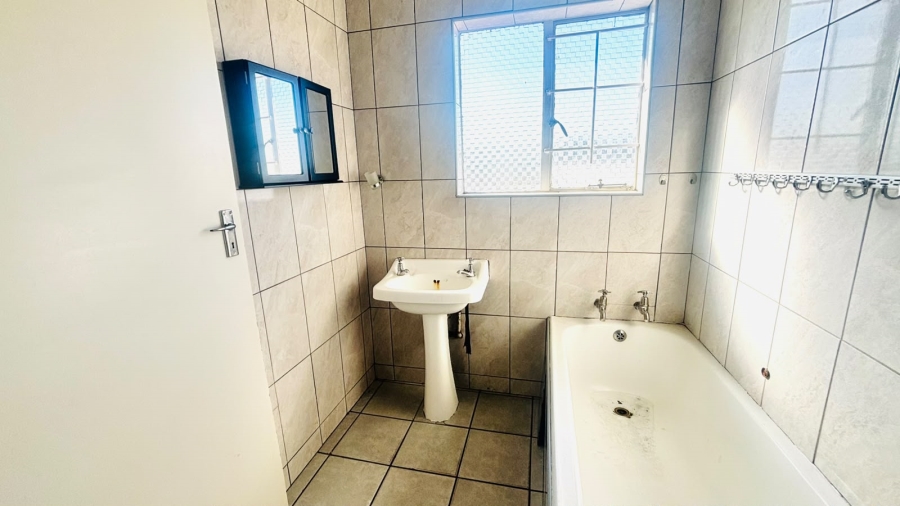 To Let 2 Bedroom Property for Rent in Witfield Gauteng