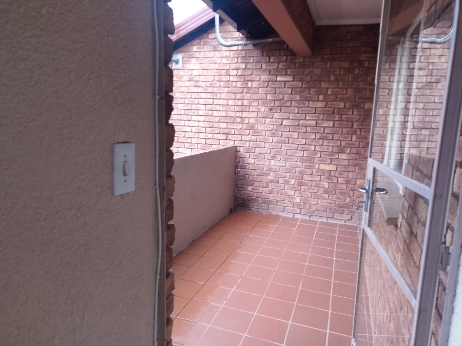 To Let 2 Bedroom Property for Rent in Ravensklip Gauteng