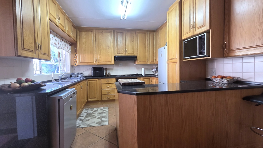 4 Bedroom Property for Sale in Sinoville Gauteng