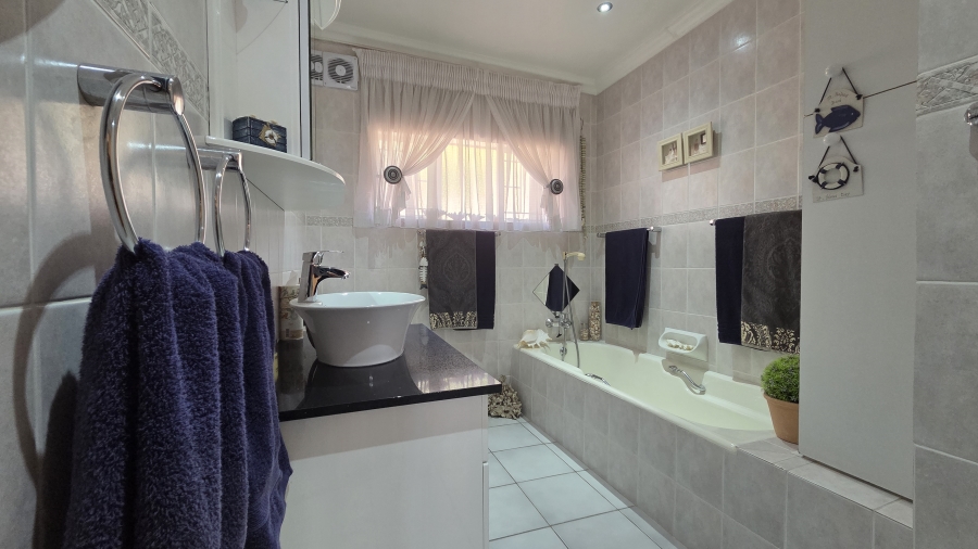 4 Bedroom Property for Sale in Sinoville Gauteng