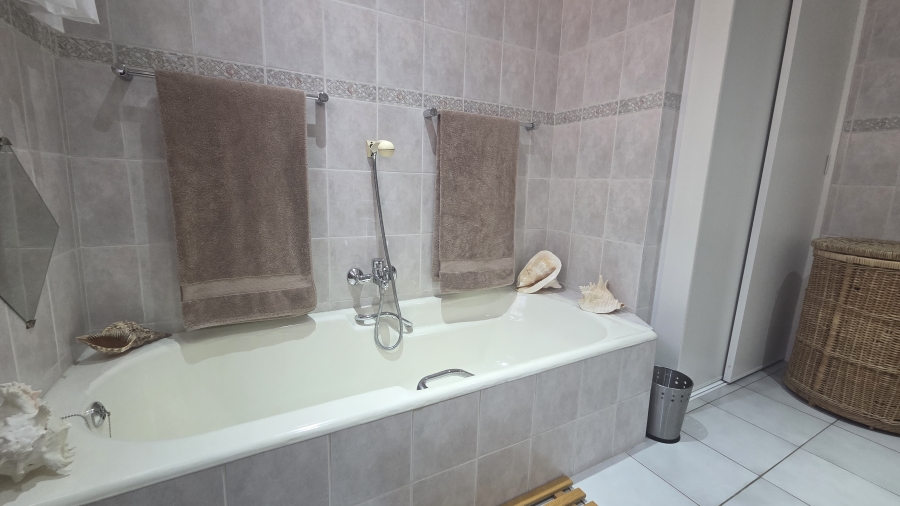 4 Bedroom Property for Sale in Sinoville Gauteng
