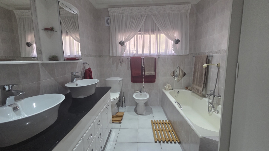 4 Bedroom Property for Sale in Sinoville Gauteng