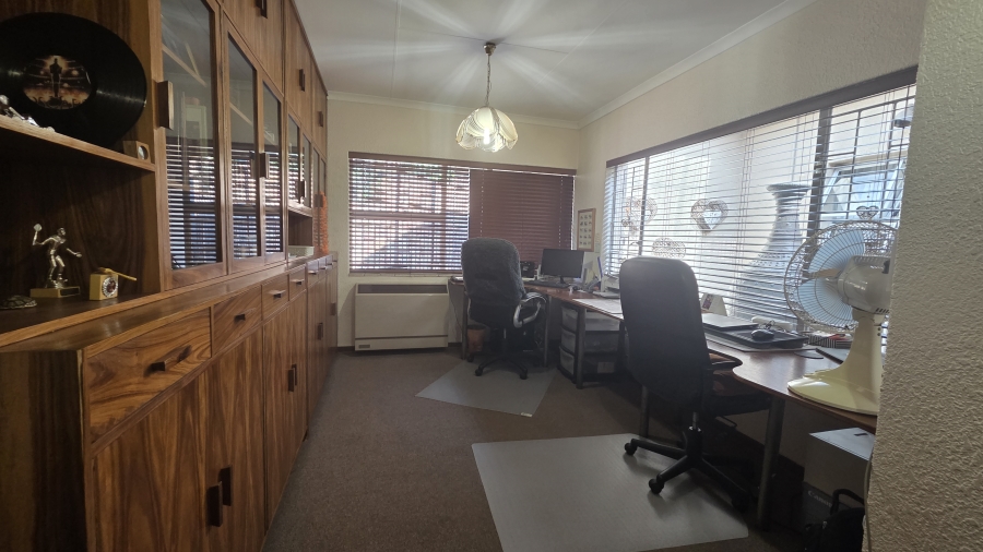 4 Bedroom Property for Sale in Sinoville Gauteng