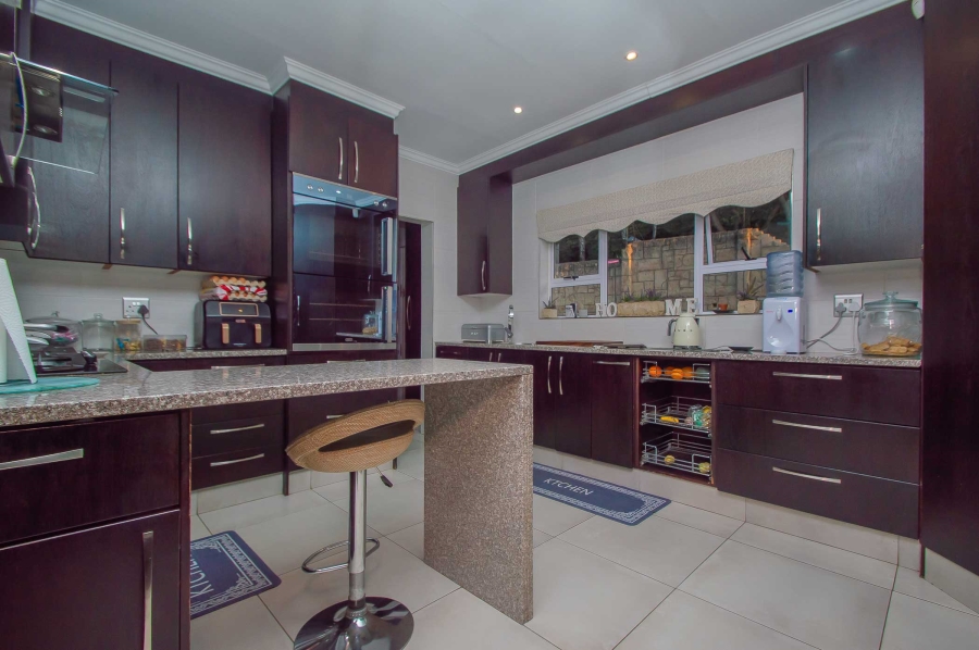 5 Bedroom Property for Sale in Noordheuwel Gauteng