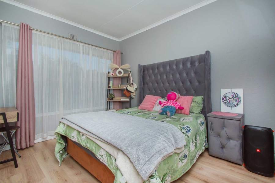 5 Bedroom Property for Sale in Noordheuwel Gauteng