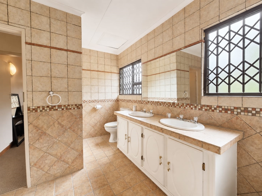 6 Bedroom Property for Sale in Florauna Gauteng