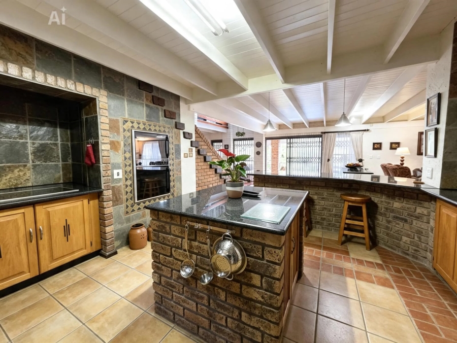 6 Bedroom Property for Sale in Florauna Gauteng