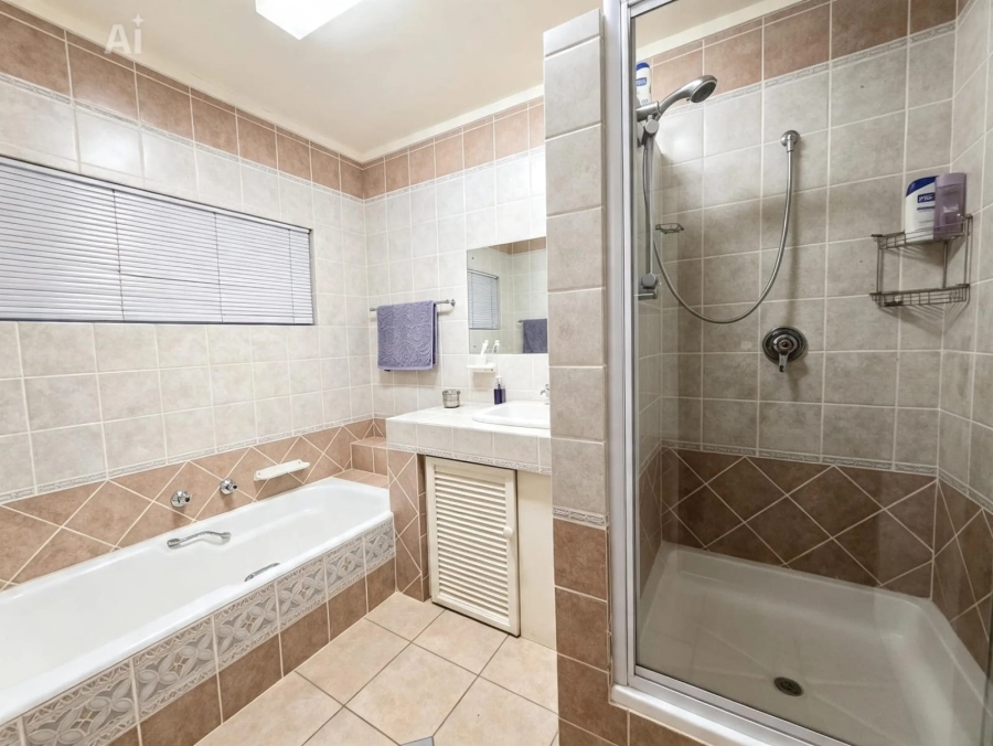 6 Bedroom Property for Sale in Florauna Gauteng