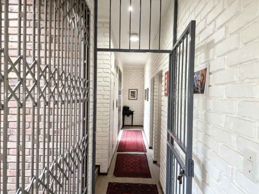 6 Bedroom Property for Sale in Florauna Gauteng