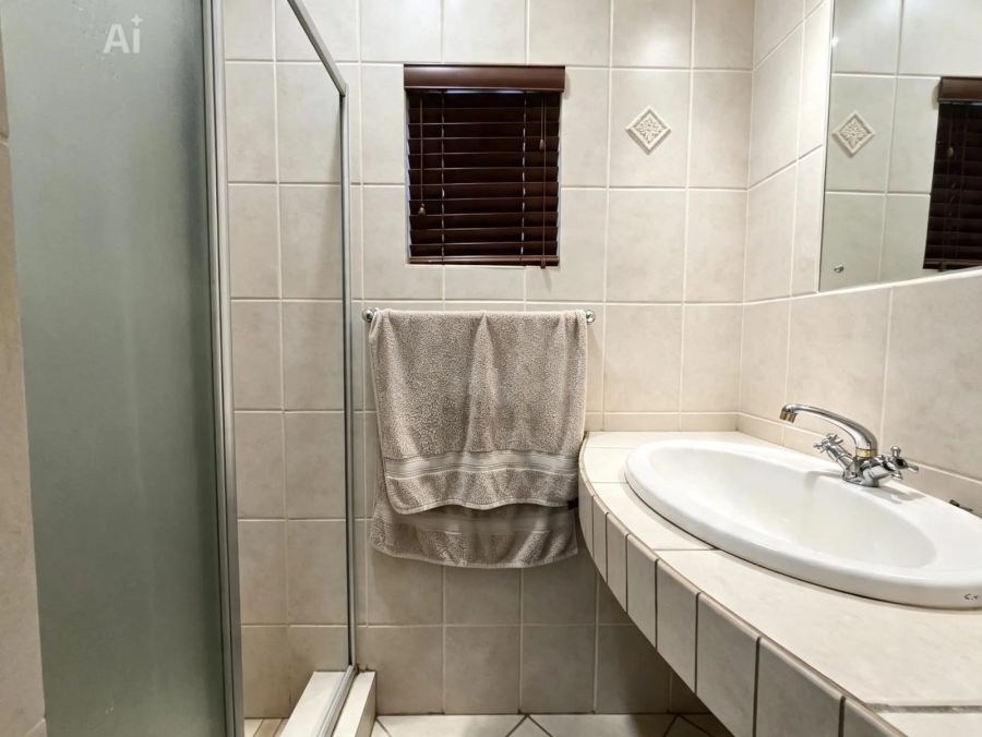 6 Bedroom Property for Sale in Florauna Gauteng