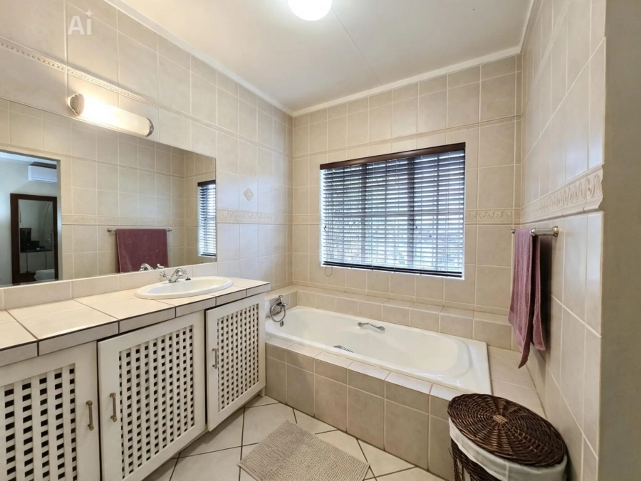 6 Bedroom Property for Sale in Florauna Gauteng