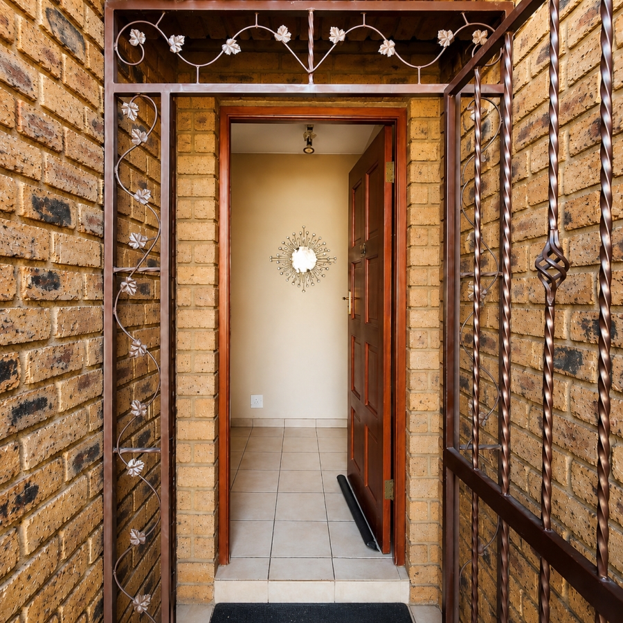 2 Bedroom Property for Sale in Groeneweide Gauteng