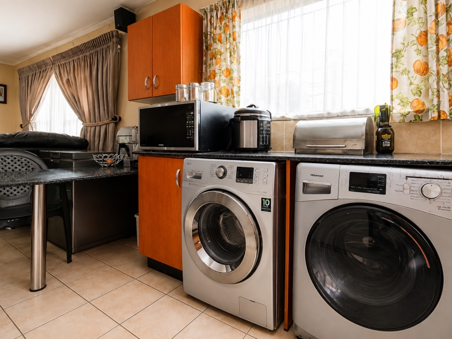 2 Bedroom Property for Sale in Groeneweide Gauteng