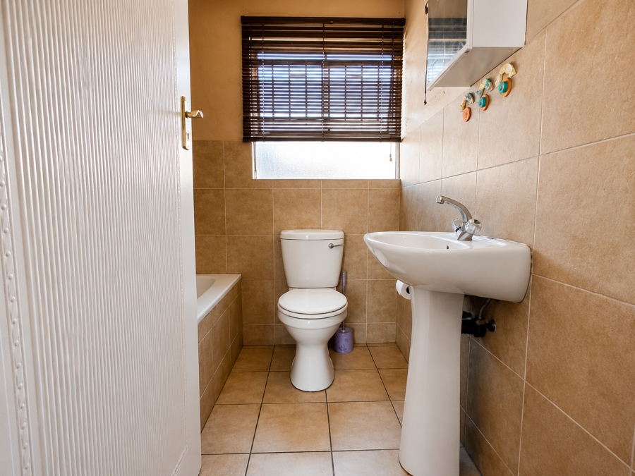 2 Bedroom Property for Sale in Groeneweide Gauteng