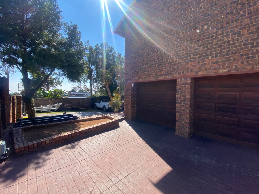 4 Bedroom Property for Sale in Moreleta Park Gauteng
