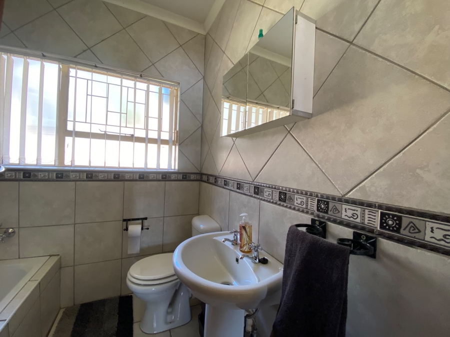 4 Bedroom Property for Sale in Moreleta Park Gauteng