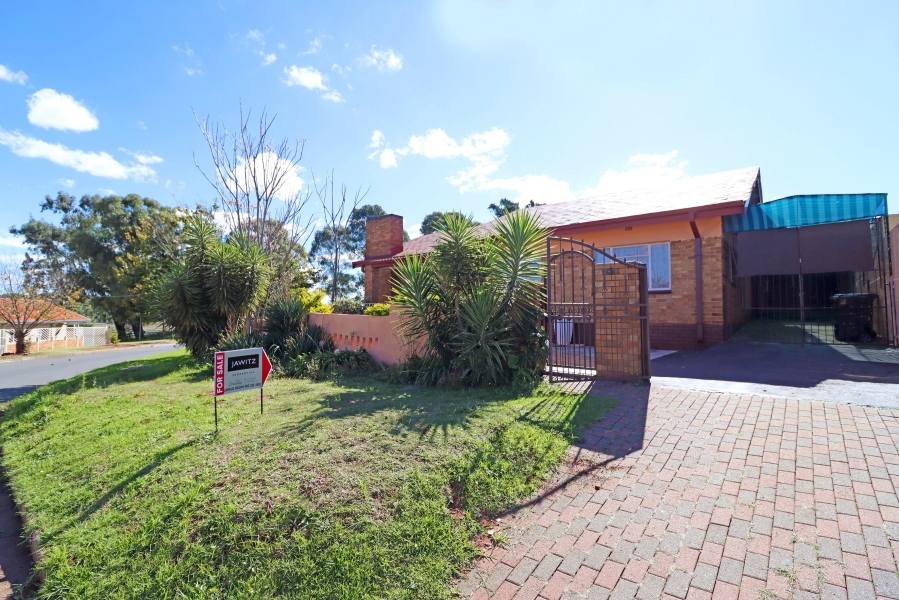 4 Bedroom Property for Sale in Bosmont Gauteng