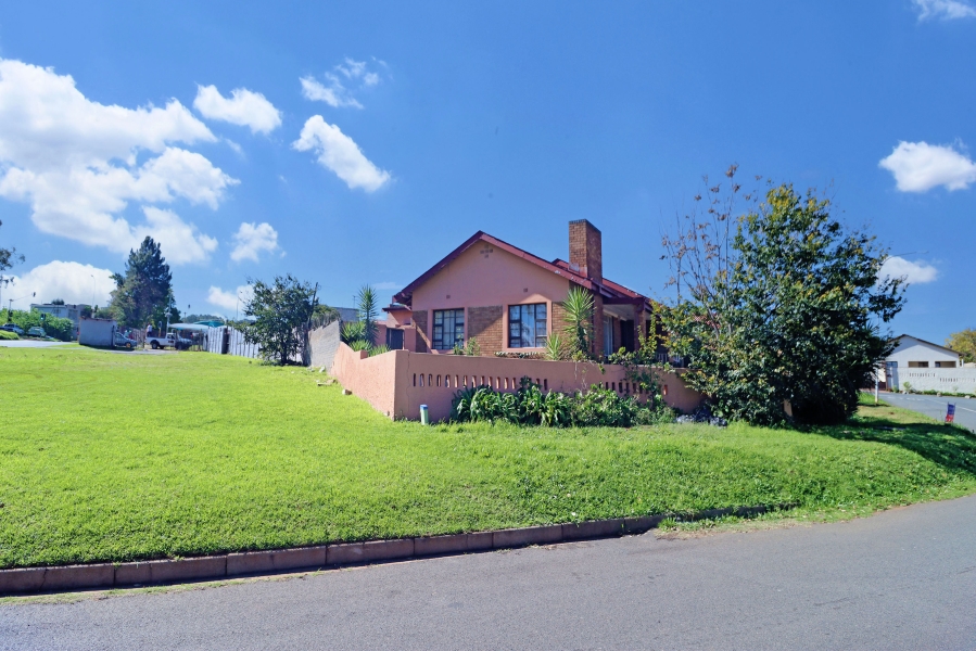 4 Bedroom Property for Sale in Bosmont Gauteng