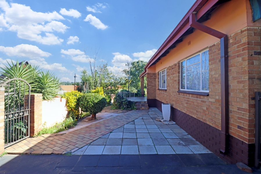 4 Bedroom Property for Sale in Bosmont Gauteng
