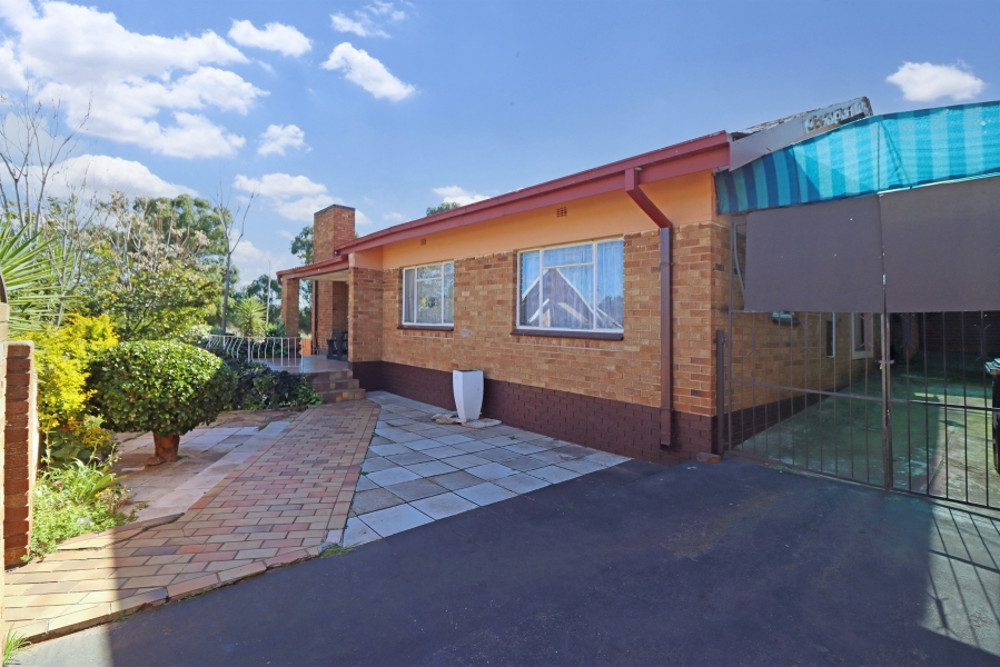 4 Bedroom Property for Sale in Bosmont Gauteng