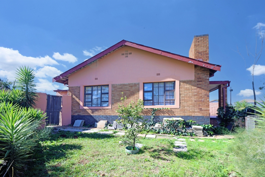 4 Bedroom Property for Sale in Bosmont Gauteng