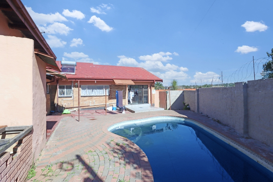 4 Bedroom Property for Sale in Bosmont Gauteng