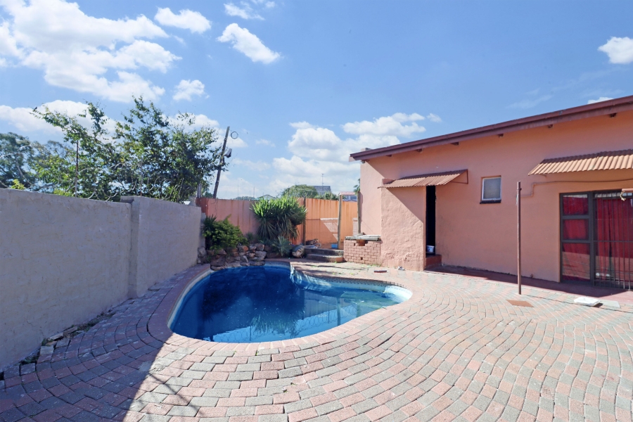 4 Bedroom Property for Sale in Bosmont Gauteng