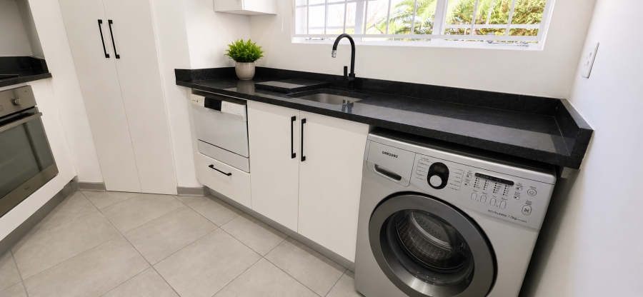 2 Bedroom Property for Sale in Die Hoewes Gauteng