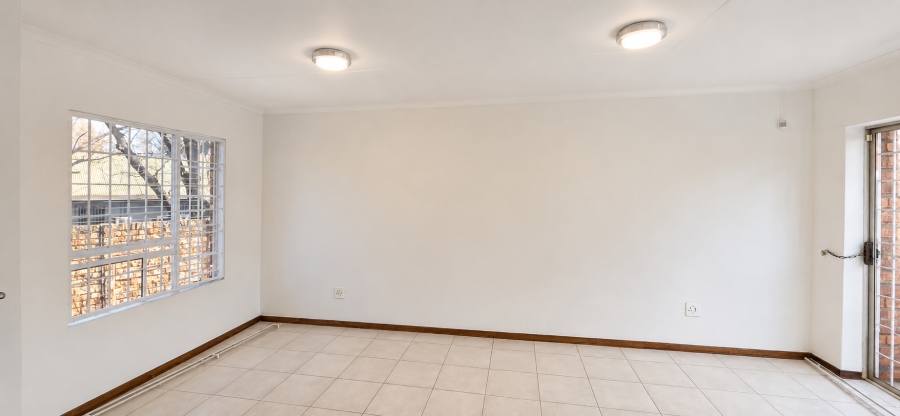 2 Bedroom Property for Sale in Die Hoewes Gauteng