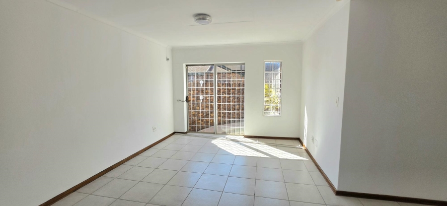2 Bedroom Property for Sale in Die Hoewes Gauteng
