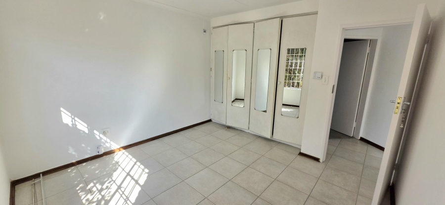 2 Bedroom Property for Sale in Die Hoewes Gauteng