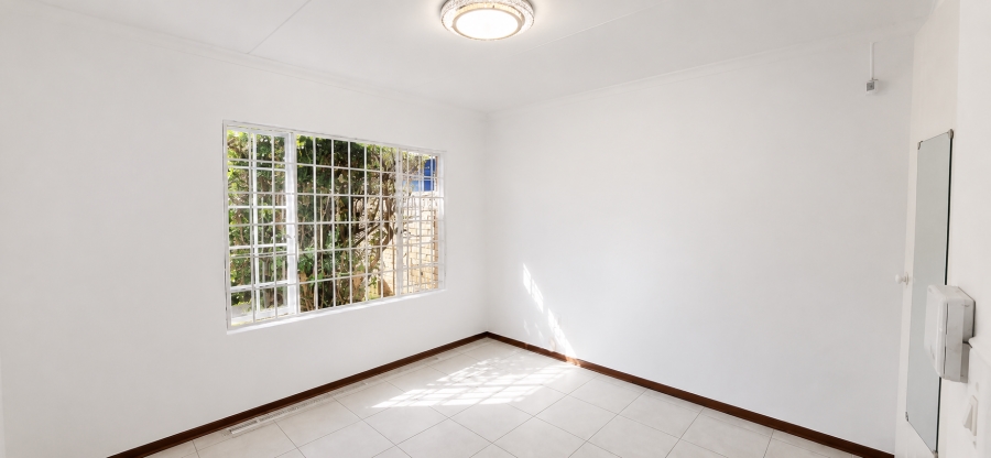 2 Bedroom Property for Sale in Die Hoewes Gauteng